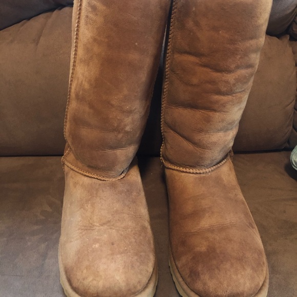 Tall chestnut Ugg’s - Picture 3 of 7